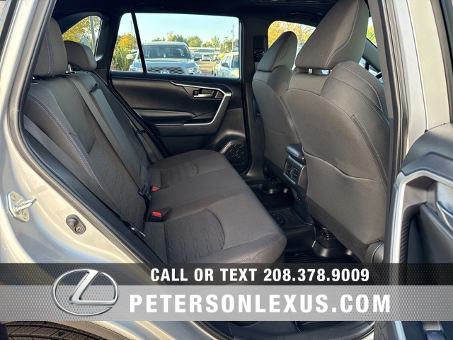 2024 Toyota RAV4 Hybrid SE photo 18