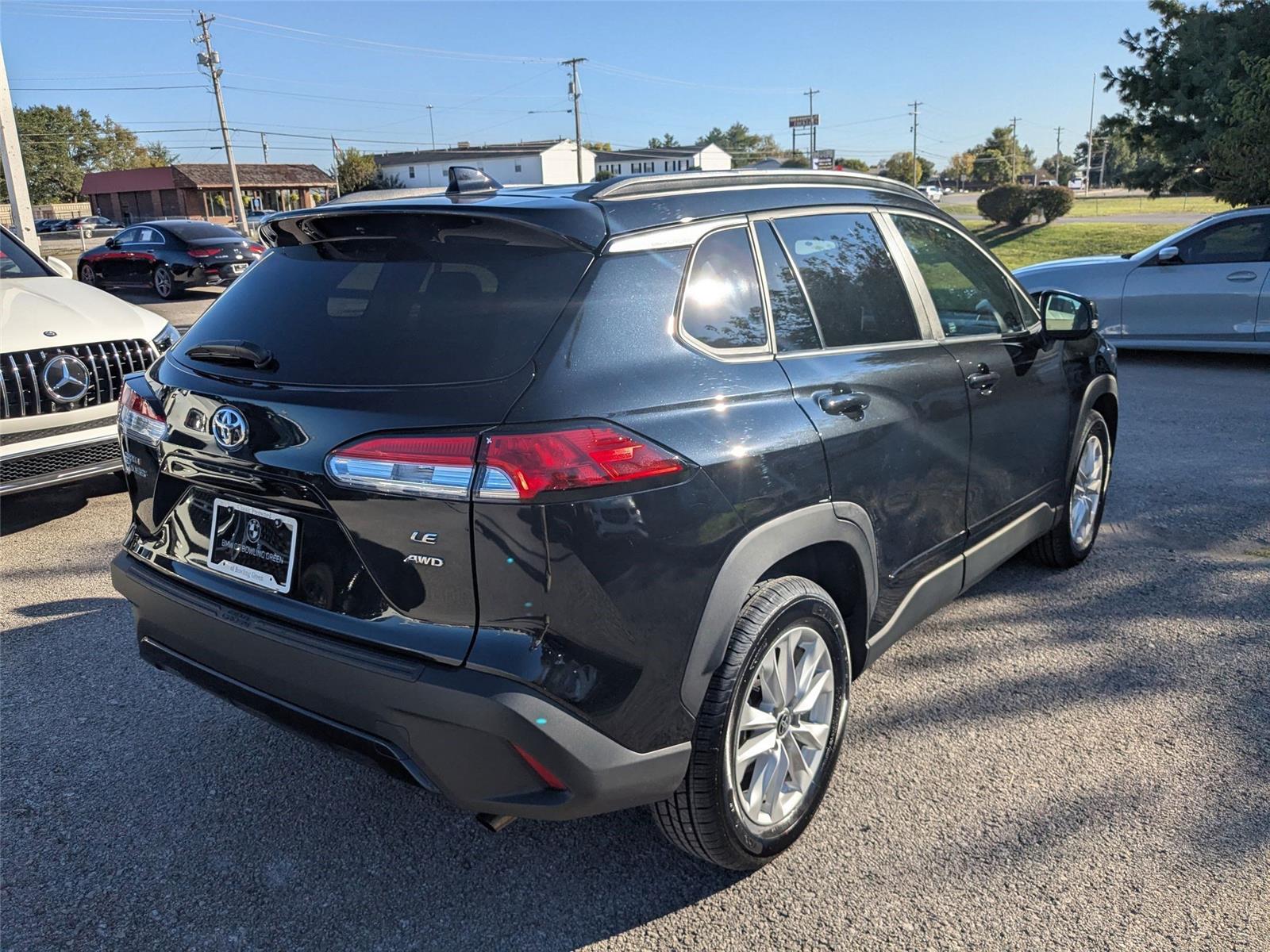 2022 Toyota Corolla Cross LE photo 3