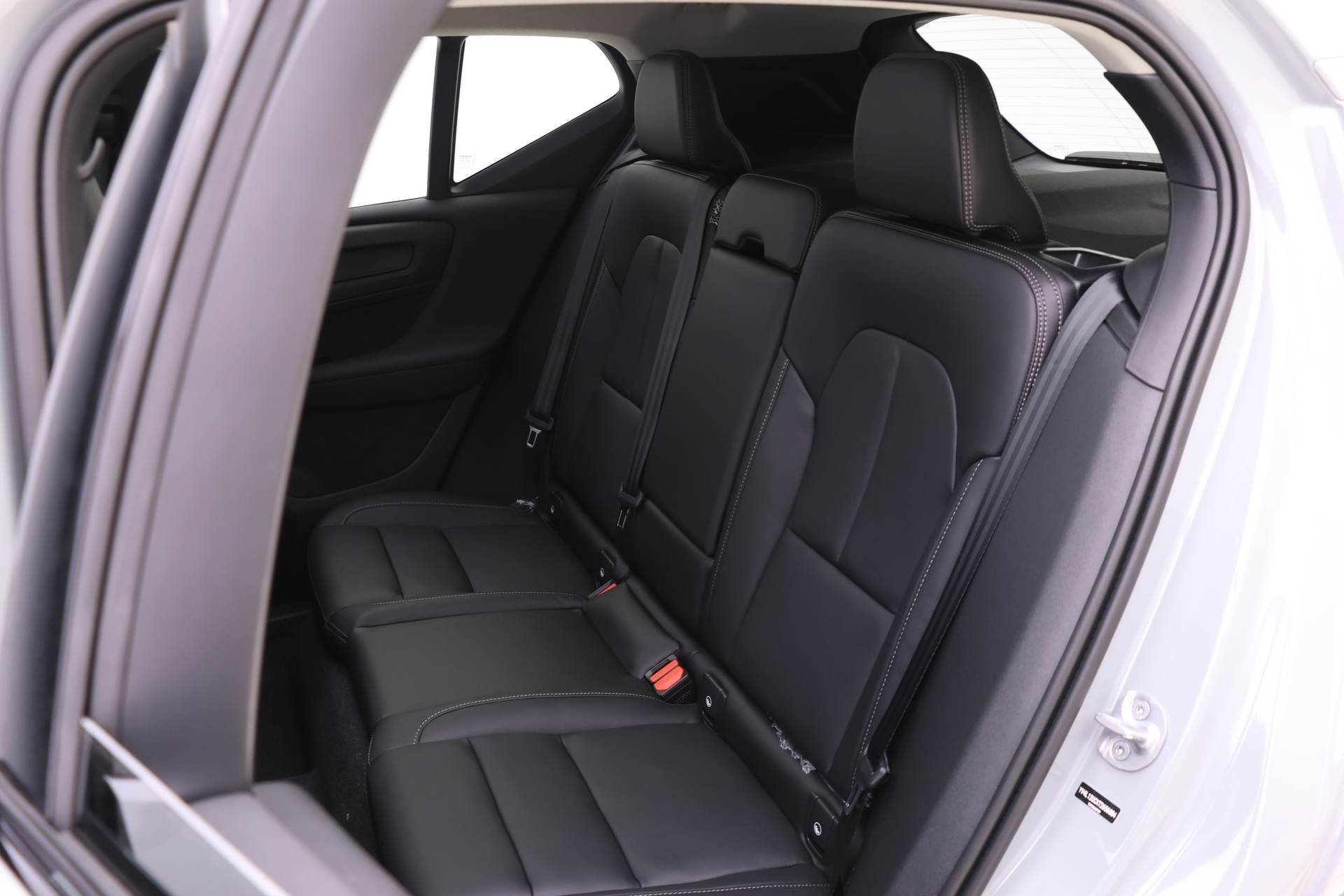 2026 Volvo XC40 Plus photo 10