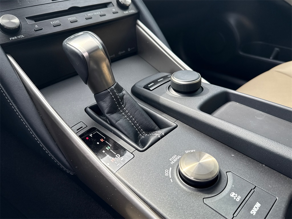2017 Lexus IS 200t photo 29