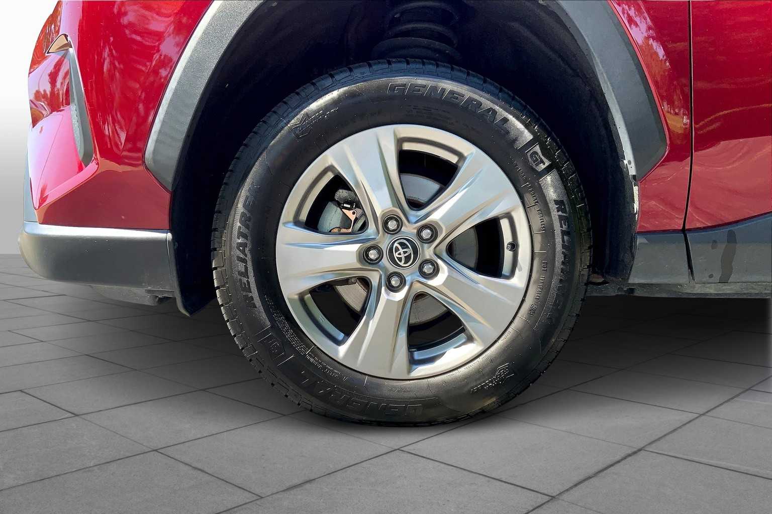 2023 Toyota RAV4 XLE photo 10