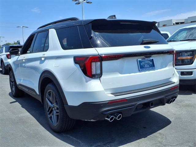 2025 Ford Explorer ST photo 4
