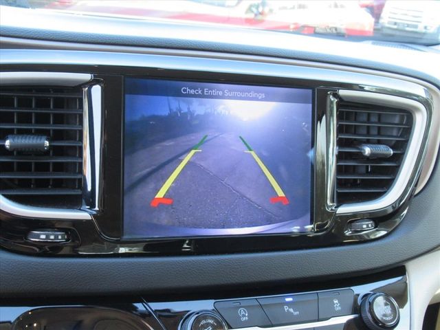 2017 Chrysler Pacifica Touring L photo 21