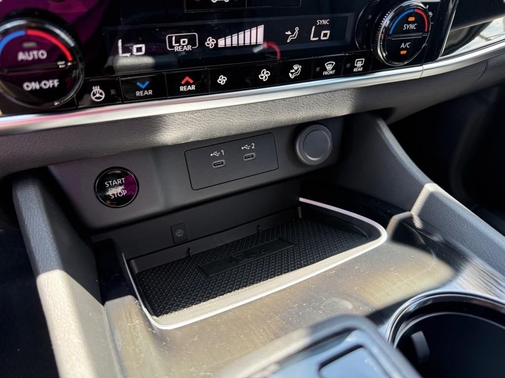 2025 Nissan Rogue SL photo 8