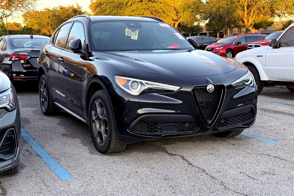 2022 Alfa Romeo Stelvio Base's photo