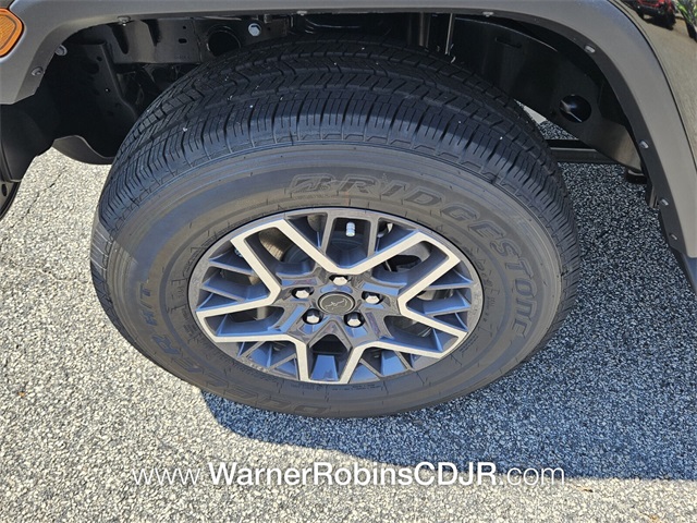 2025 Jeep Wrangler Sahara photo 15