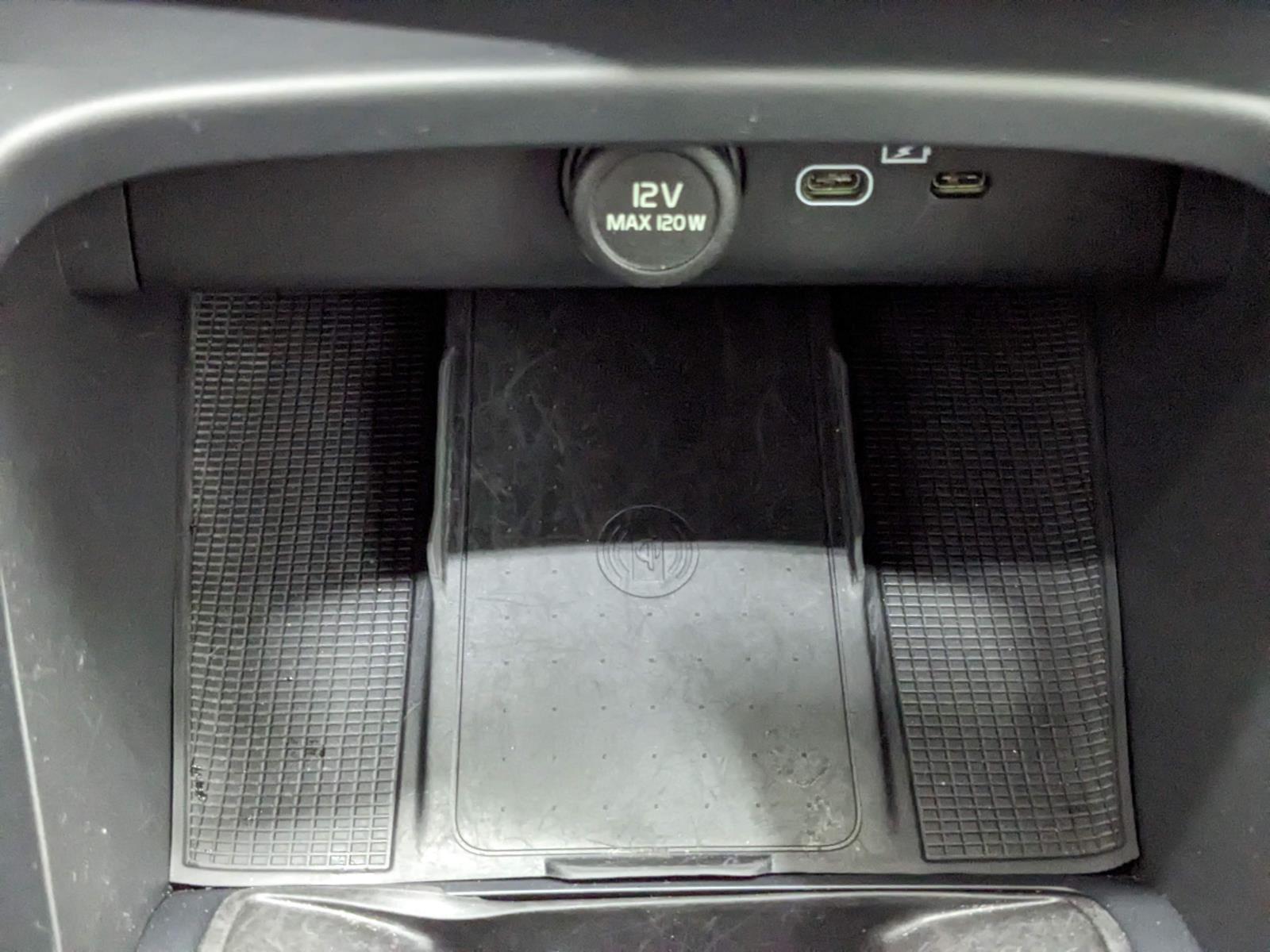 2024 Volvo XC40 Core photo 6