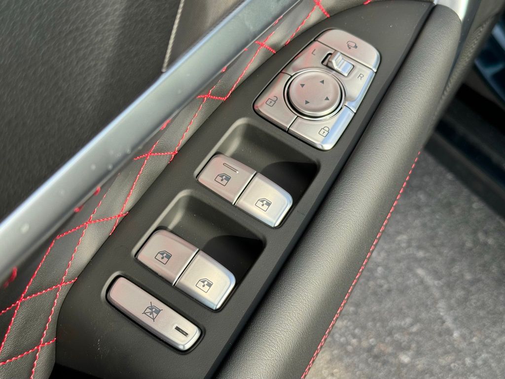 2025 Genesis G70 3.3T Sport Advanced photo 24