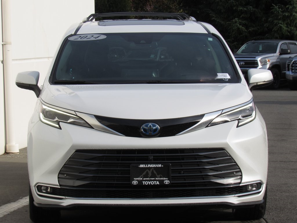 2024 Toyota Sienna Platinum photo 3