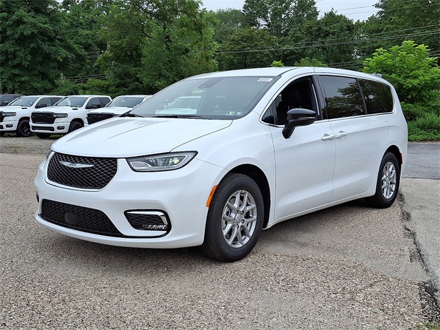2026 Chrysler Pacifica photo 2
