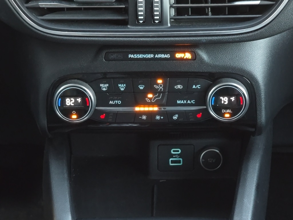 2021 Ford Escape Titanium photo 17