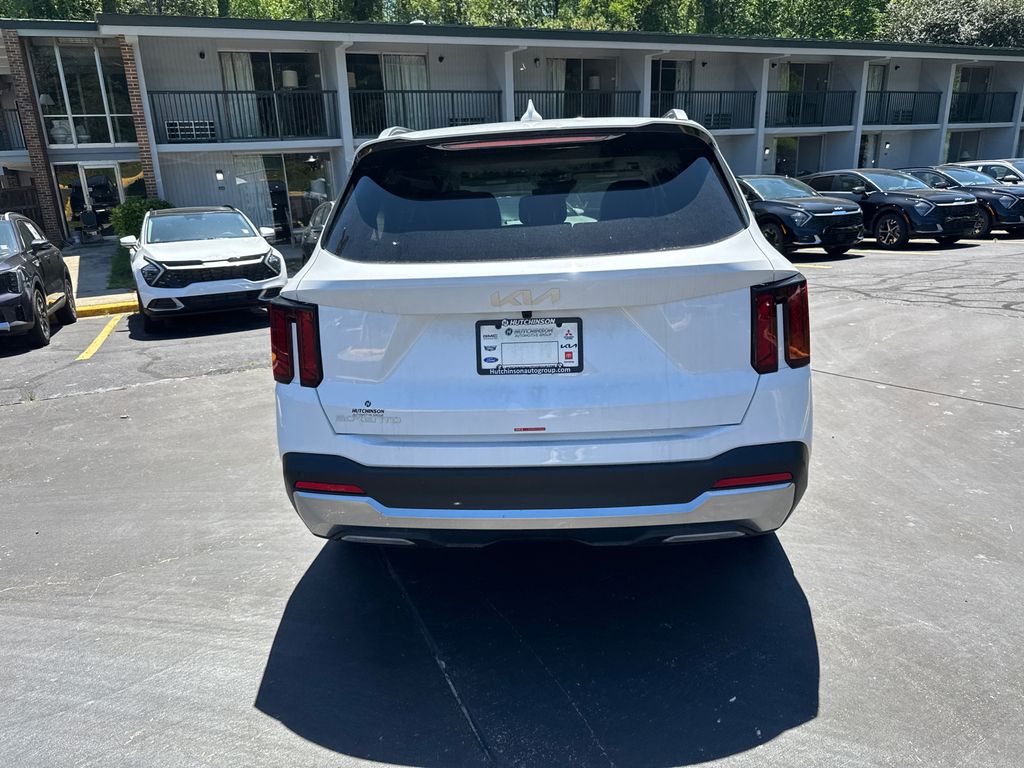 2025 Kia Sorento S photo 3