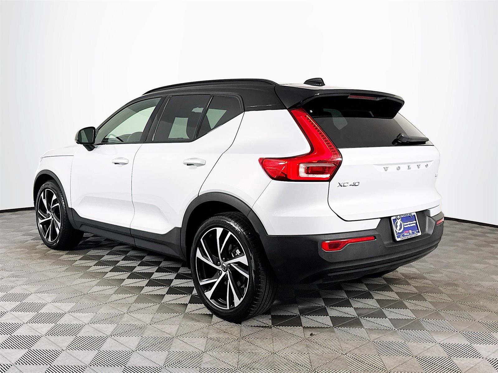 2021 Volvo XC40 T5 R-Design photo 7