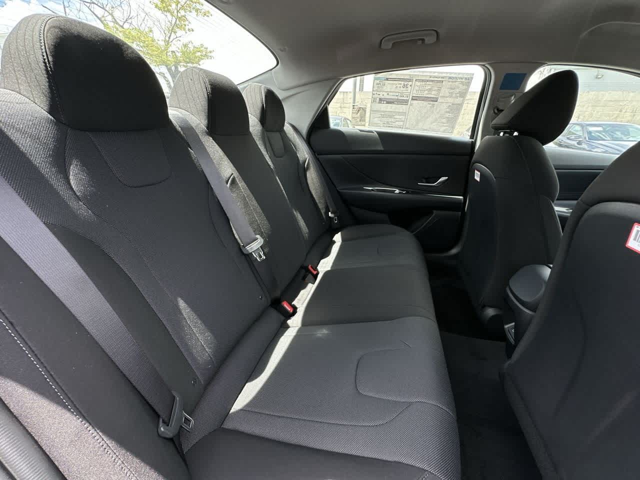 2025 Hyundai Elantra SE photo 24