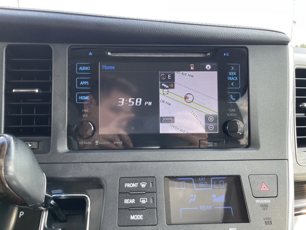 2017 Toyota Sienna XLE photo 49