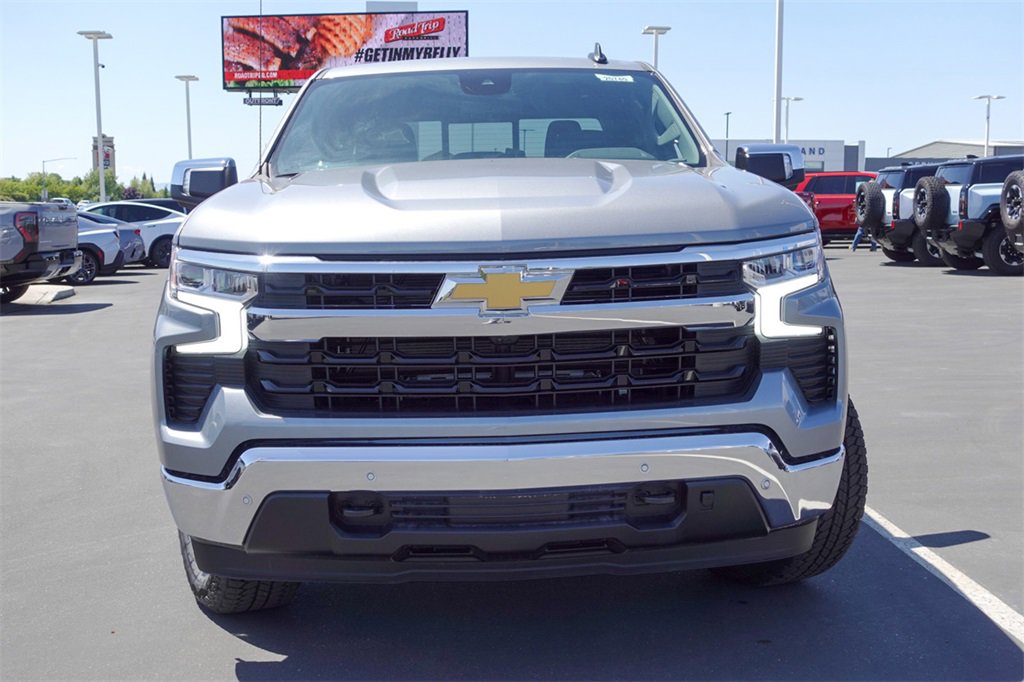 2025 Chevrolet Silverado 1500 LT photo 2