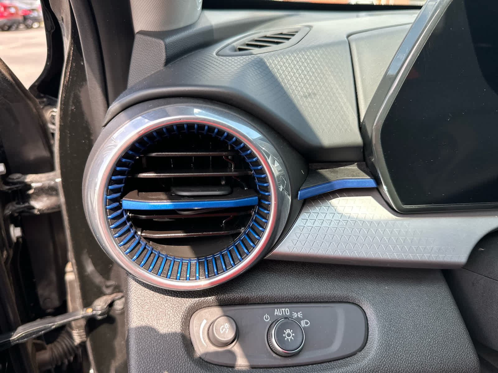 2024 Chevrolet Trax LT photo 29