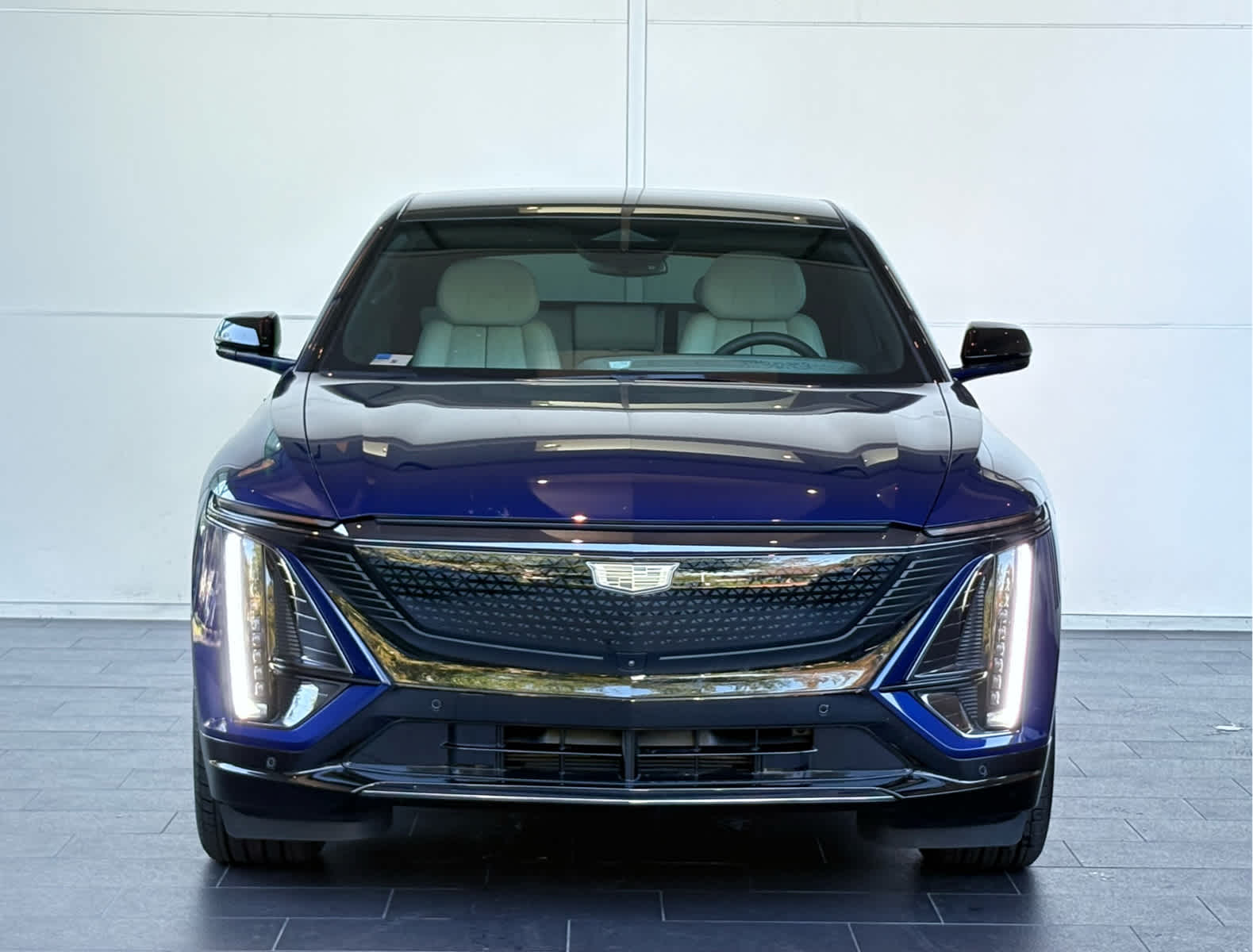 2025 Cadillac Lyriq Sport photo 2