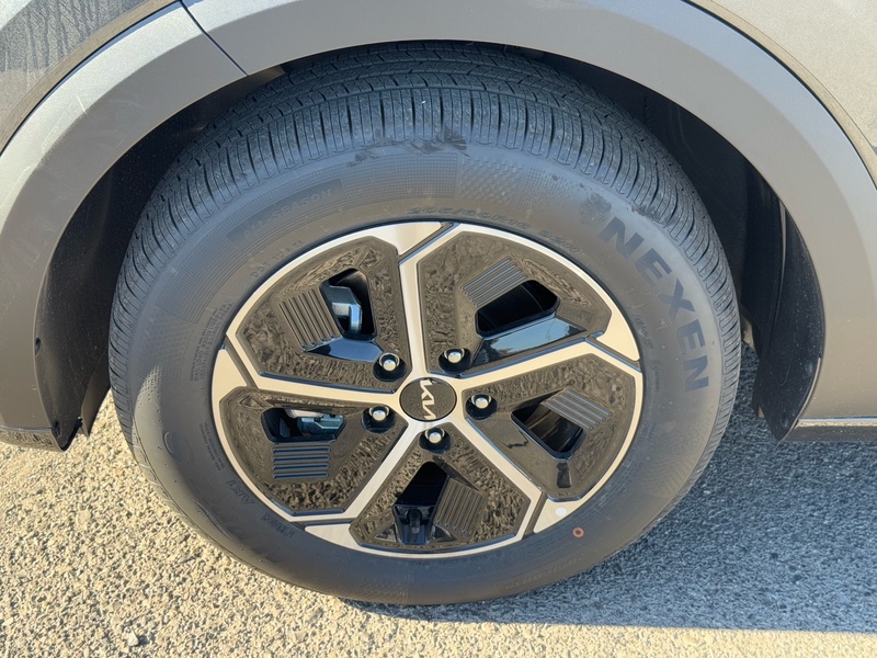 2025 Kia Niro EX photo 3