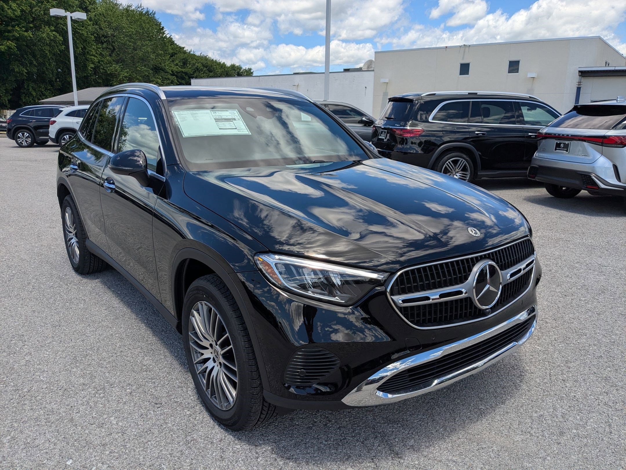2025 Mercedes Benz GLC 300 4MATIC photo 2