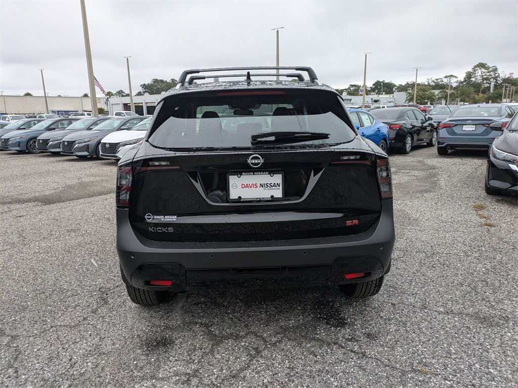 2026 Nissan Kicks SR photo 4