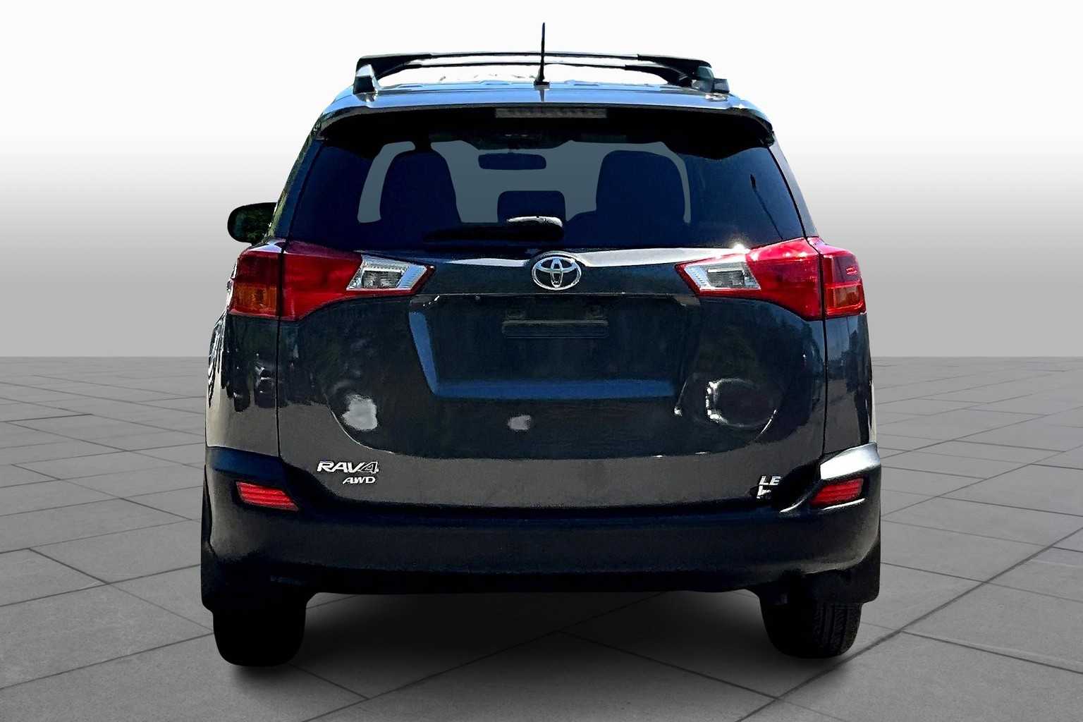 2015 Toyota RAV4 LE photo 4