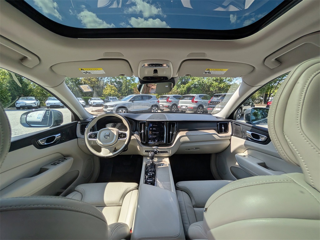 2021 Volvo XC60 T5 Inscription photo 4