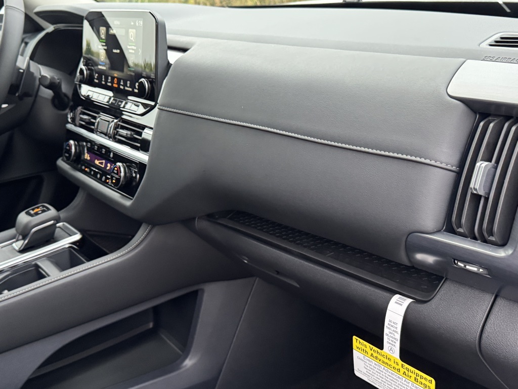 2025 Nissan Pathfinder SL photo 23