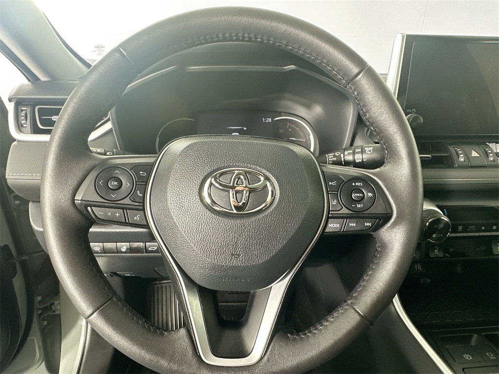 2023 Toyota RAV4 XLE Premium photo 12