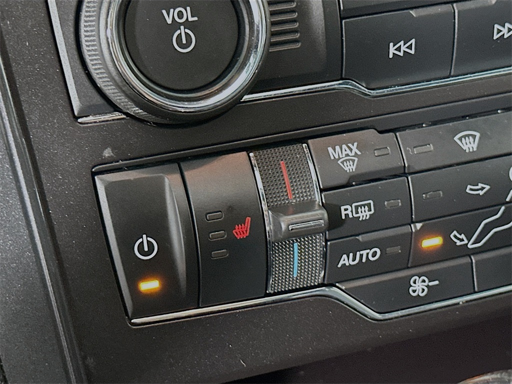 2016 Ford Explorer XLT photo 18