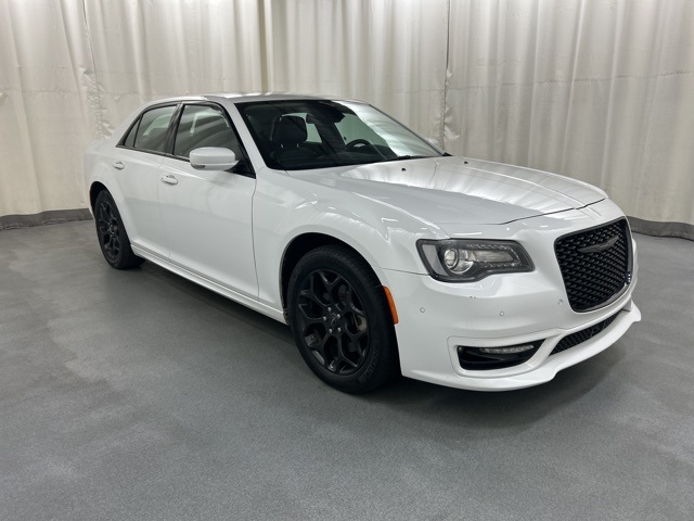 2023 Chrysler 300 Touring L's photo