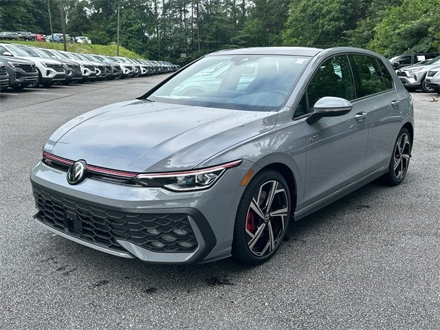 2025 Volkswagen Golf GTI SE photo 3