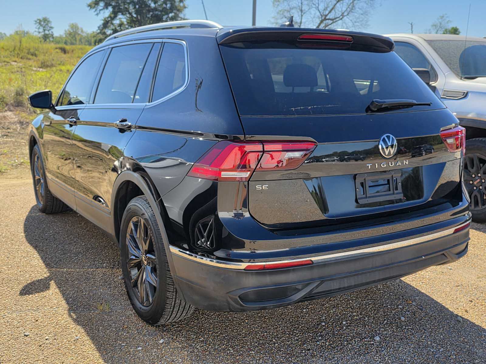 2024 Volkswagen Tiguan SE Wolfsburg Edition photo 3