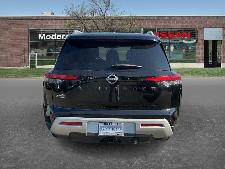 2025 Nissan Pathfinder Platinum photo 2