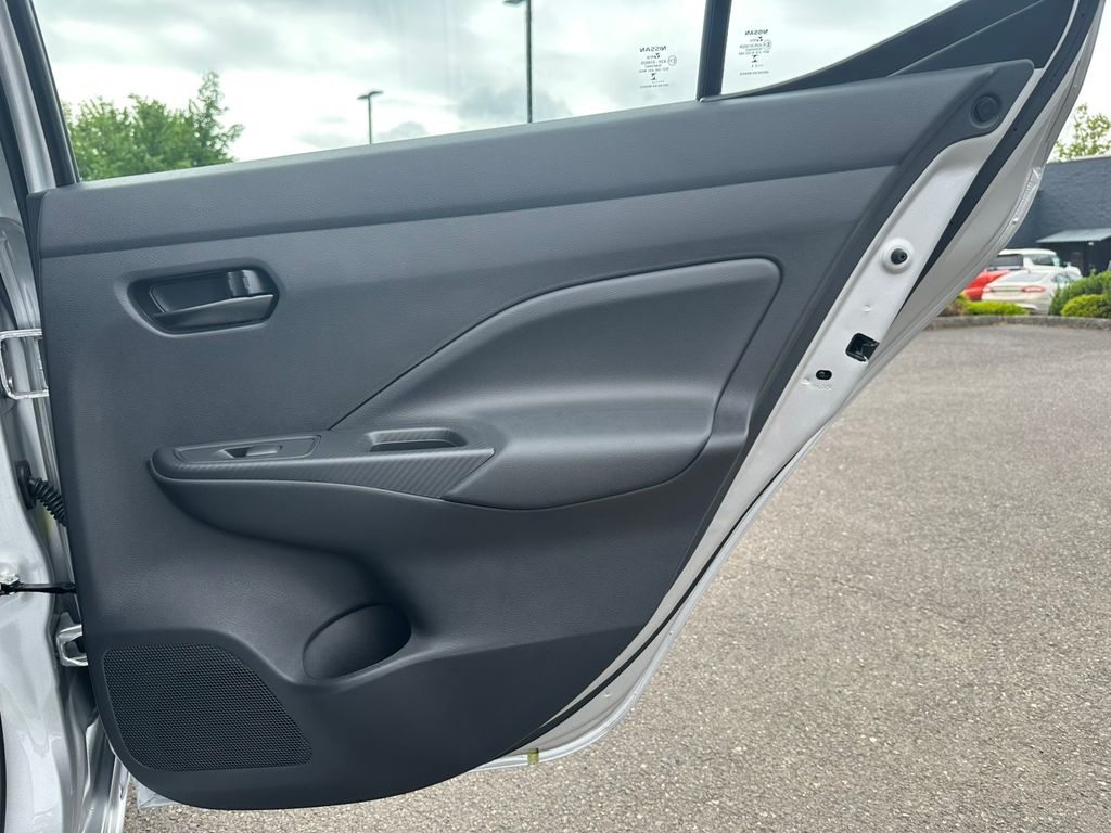 2025 Nissan Versa 1.6 S photo 25
