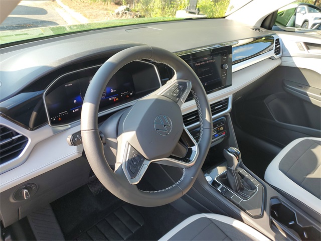 2025 Volkswagen Taos SE photo 19