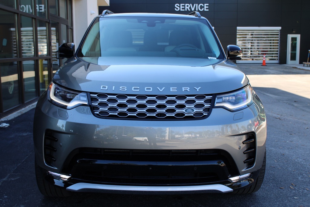 2025 Land Rover Discovery Metropolitan Edition photo 2