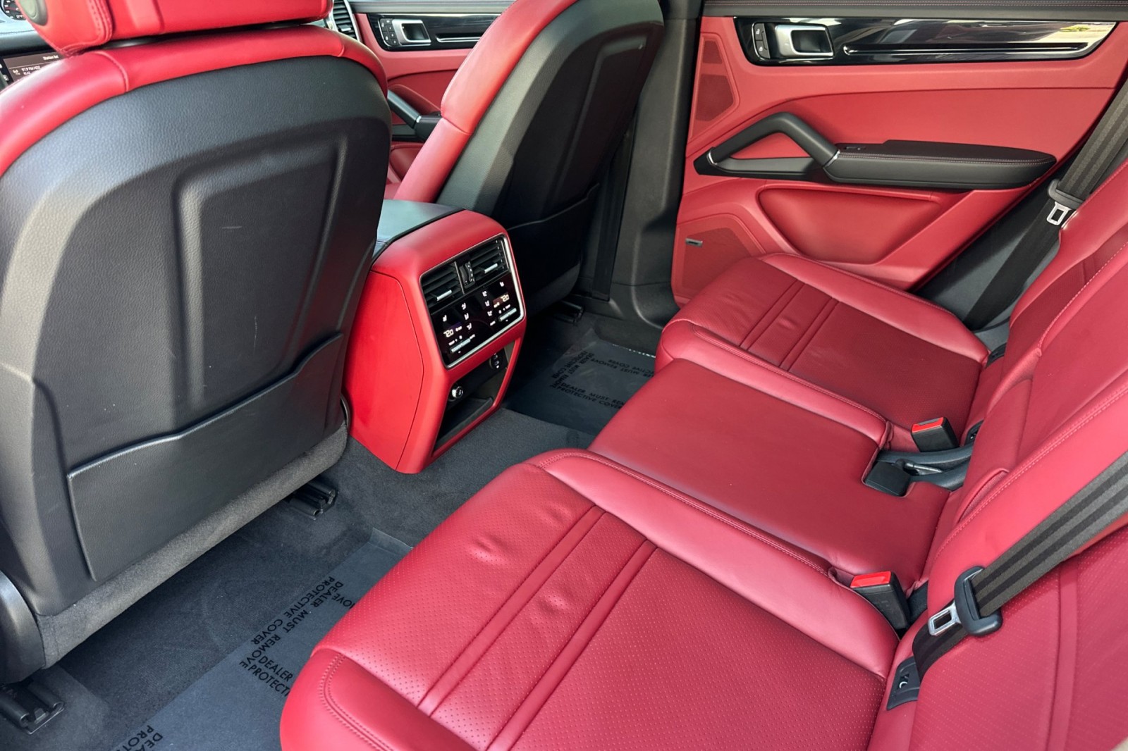 2022 Porsche Cayenne Platinum Edition photo 15