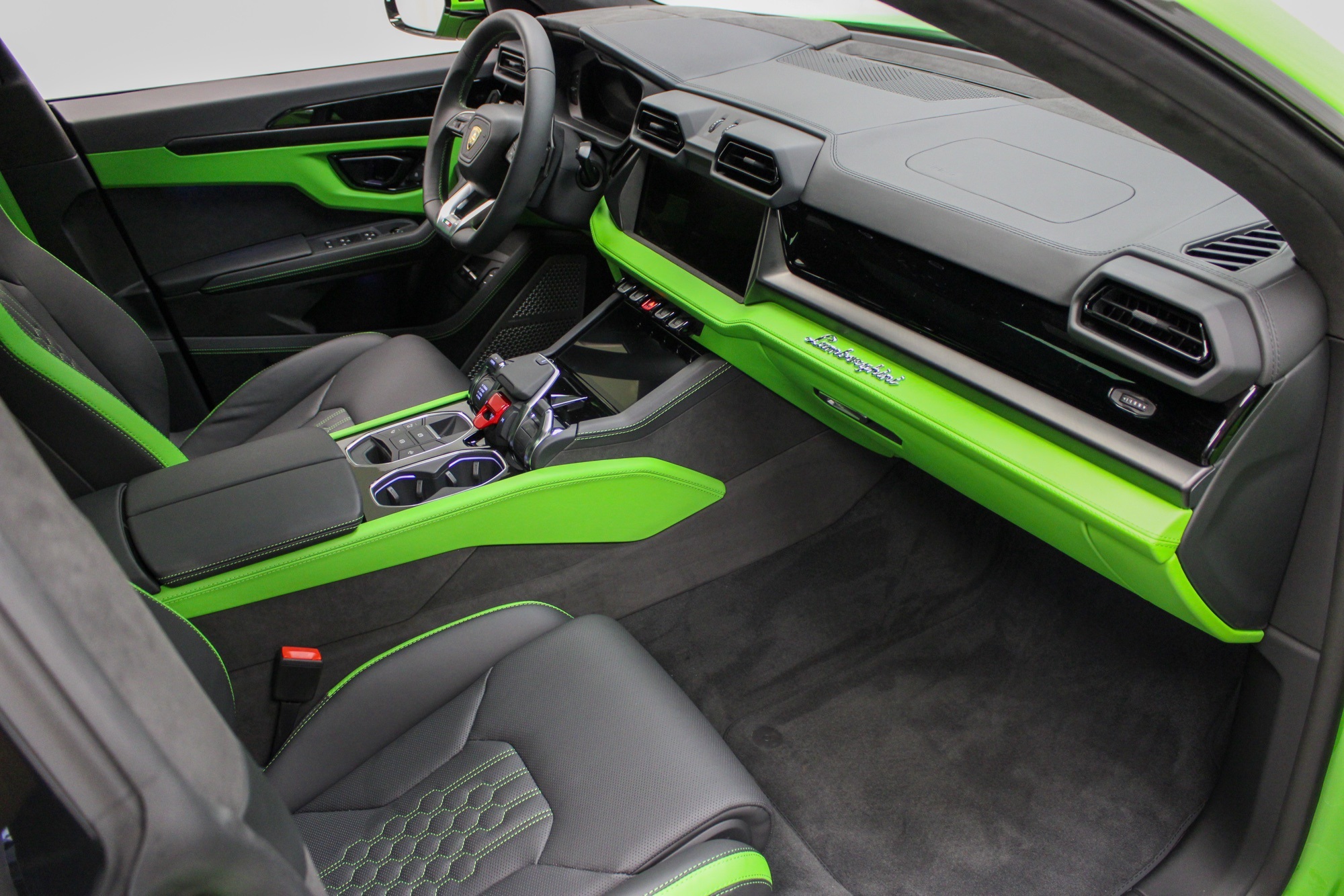 2025 Lamborghini Urus SE photo 31