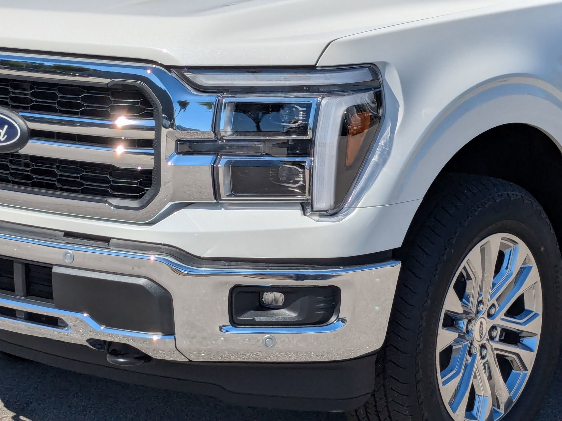 2025 Ford F-150 Lariat photo 2