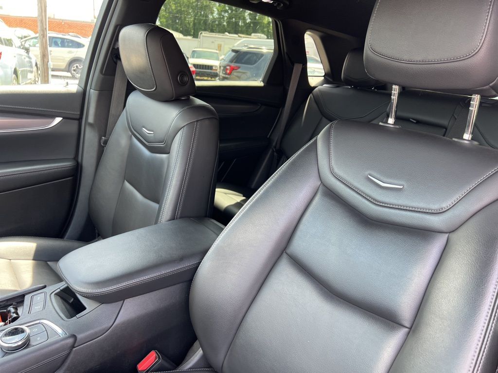 2022 Cadillac XT5 Luxury photo 11