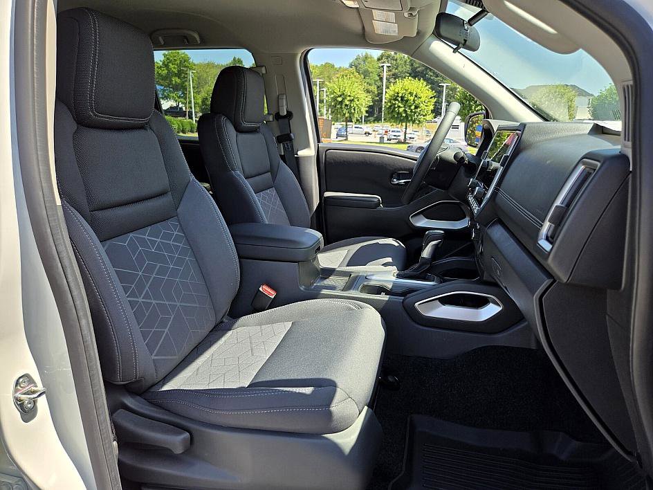 2025 Nissan Frontier Crew Cab SV photo 11