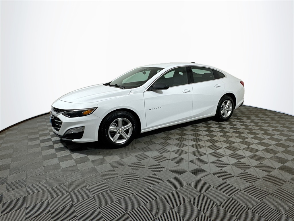 2022 Chevrolet Malibu LS photo 2