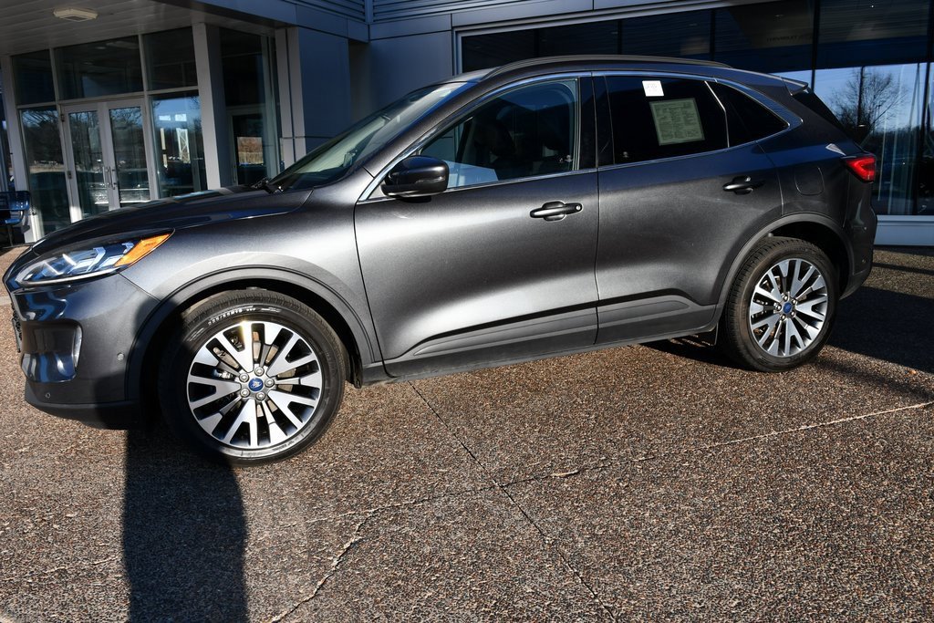 2020 Ford Escape Titanium photo 2