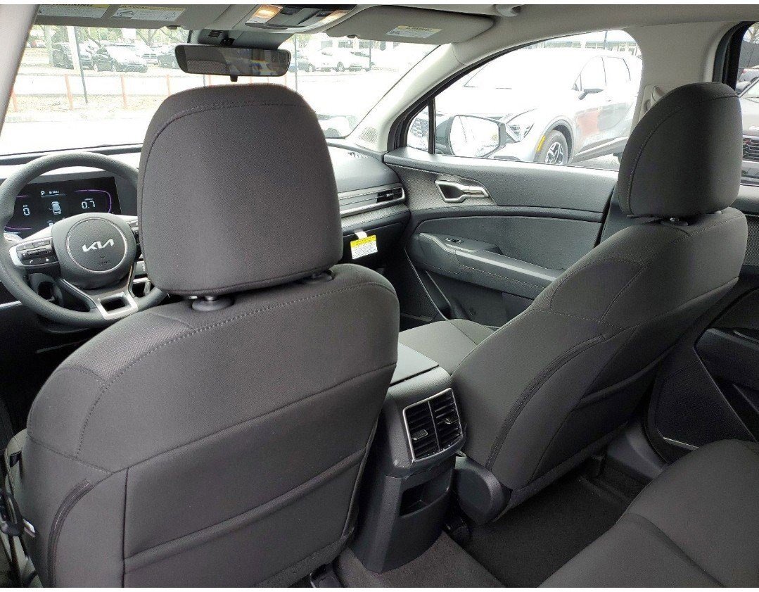 2025 Kia Sportage LX photo 12