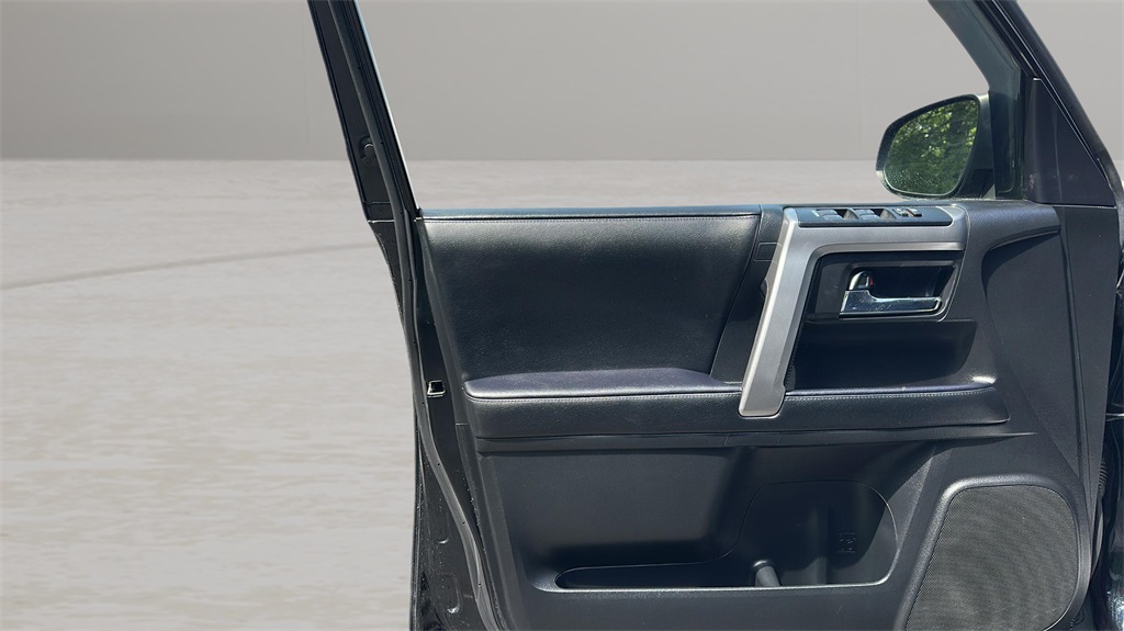 2022 Toyota 4Runner SR5 Trail photo 35