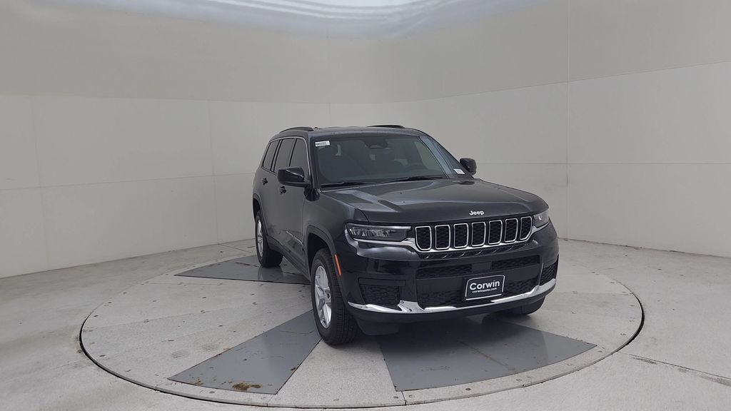 2025 Jeep Grand Cherokee Laredo X photo 4