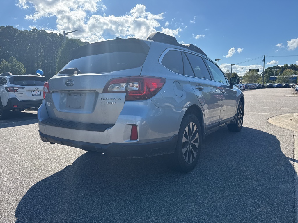 2017 Subaru Outback 3.6R Limited photo 3