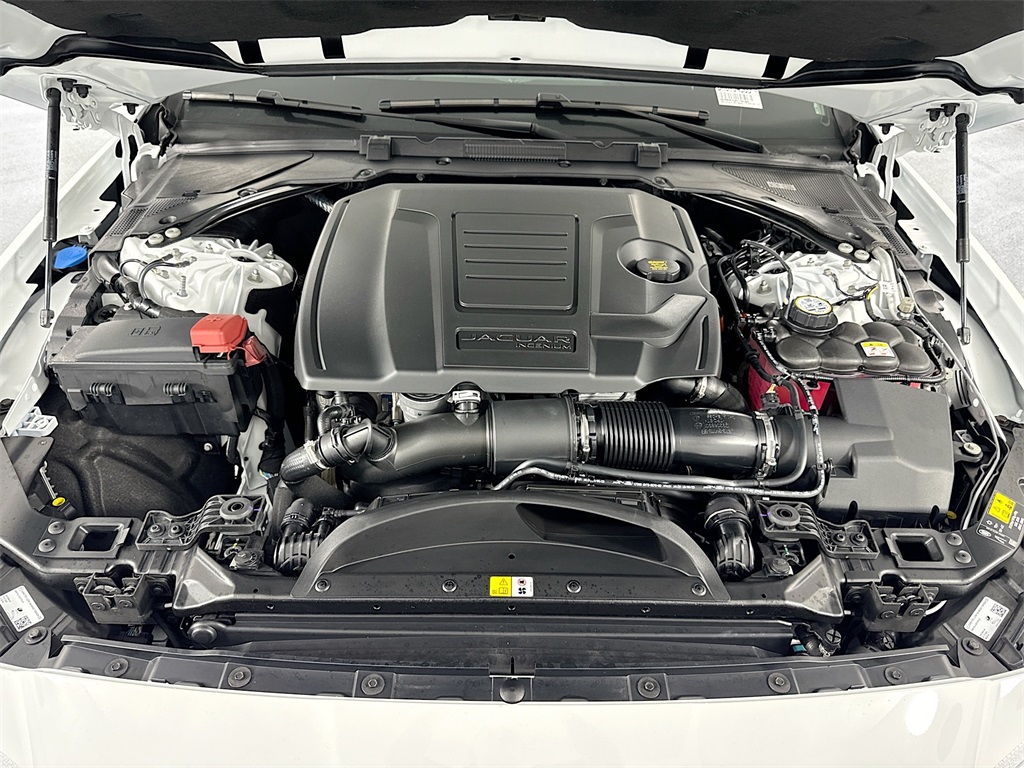 New 2024 White Jaguar R-Dynamic SE image 32
