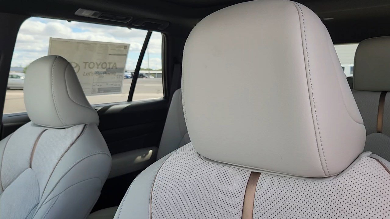 2026 Toyota Grand Highlander Hybrid MAX Limited photo 6